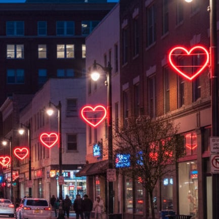 Illuminated Valentine’s Day heart pole displays for shopping mall and street décor